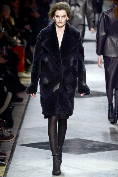 Look 3